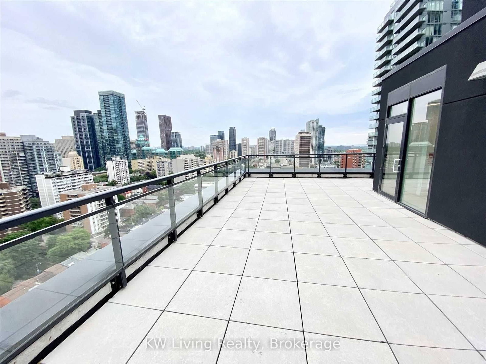 17 Dundonald Street, Unit 406 - Photo 6