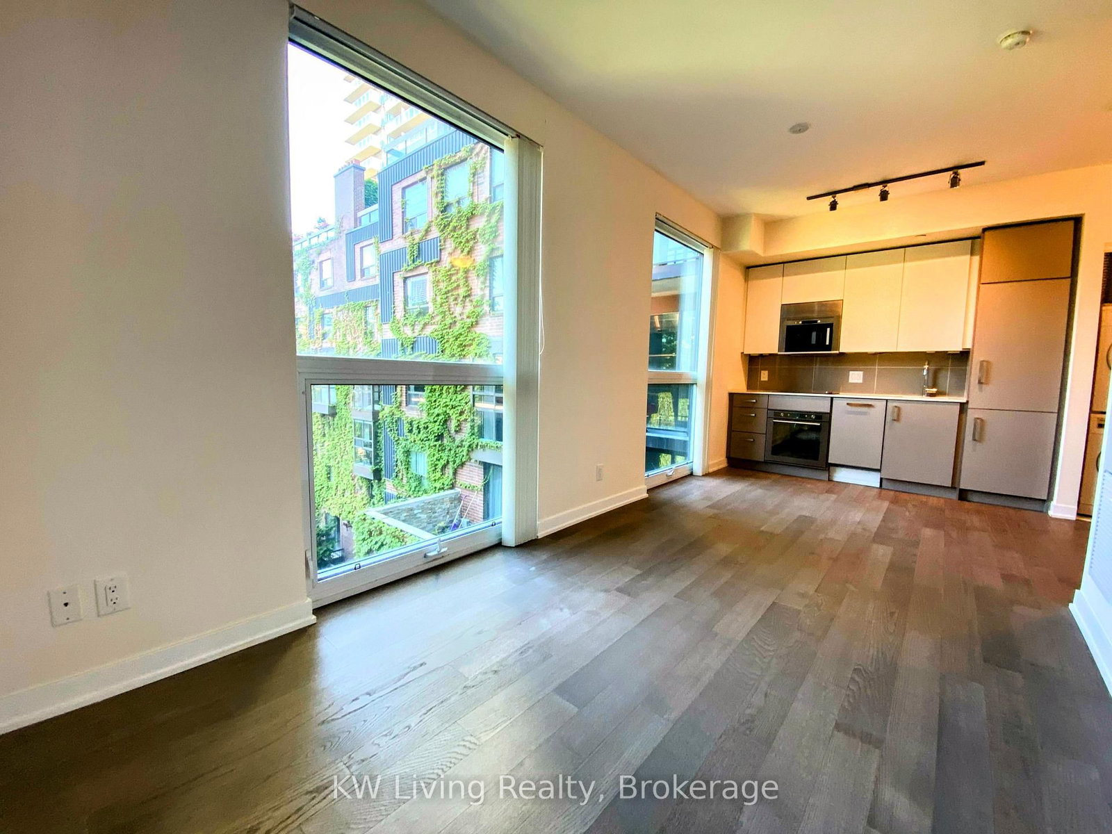 17 Dundonald Street, Unit 406 - Photo 9