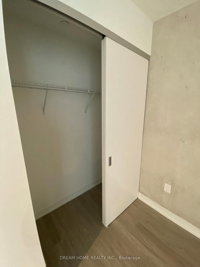 707 - 195 mccaul Street