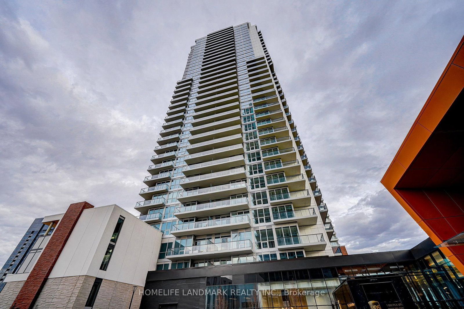 303-95 Mcmahon Drive, Toronto, ON