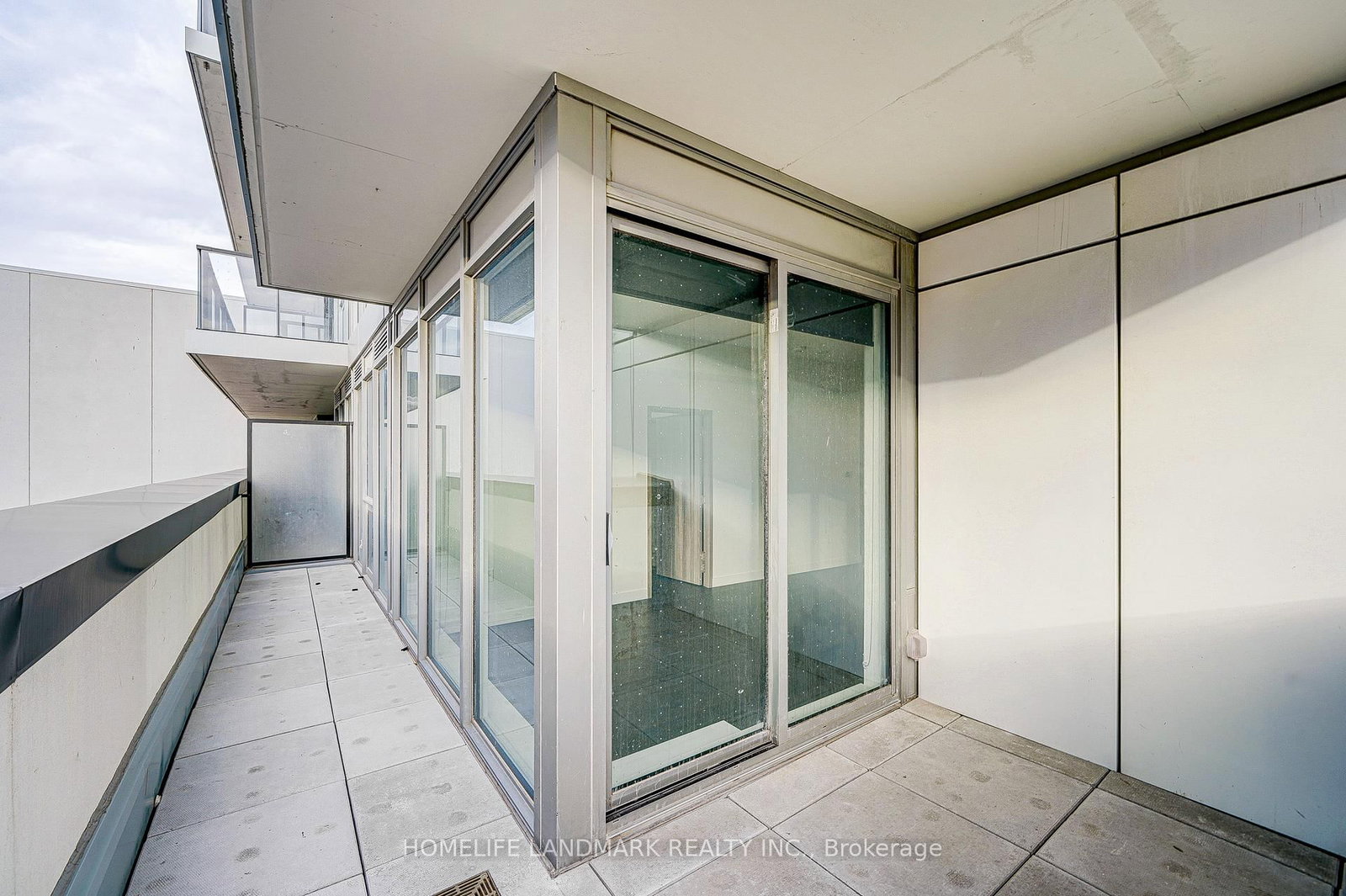 95 Mcmahon Drive, Unit 303 - Photo 32