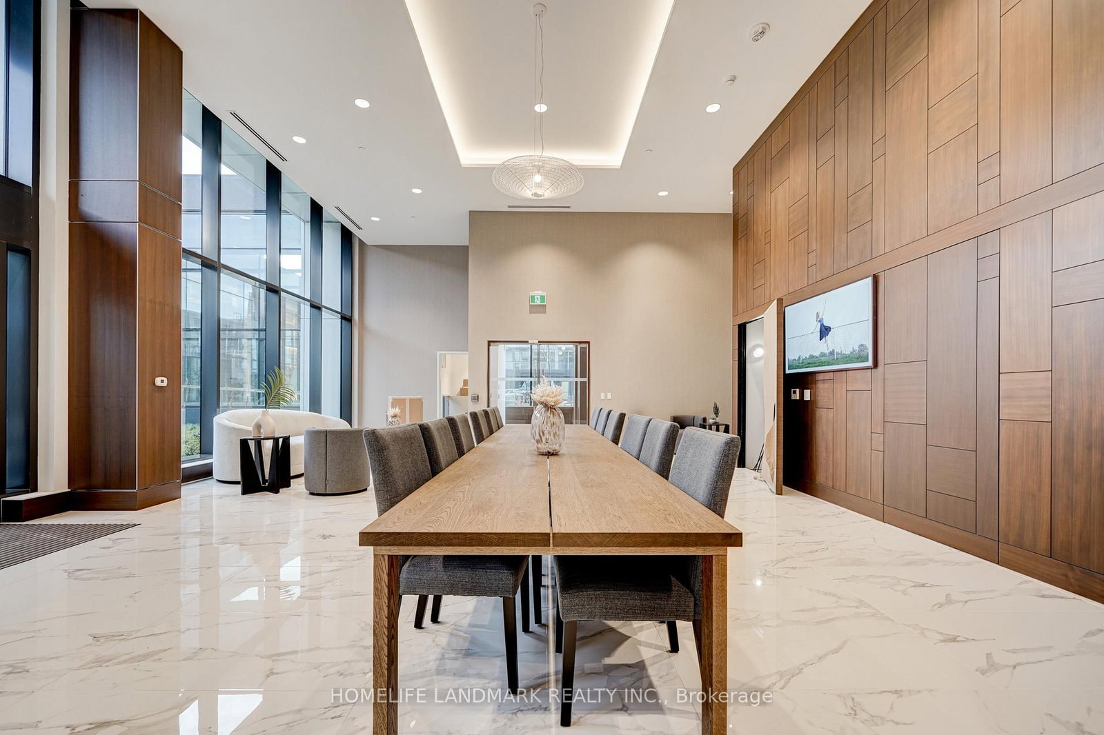 95 Mcmahon Drive, Unit 303 - Photo 4