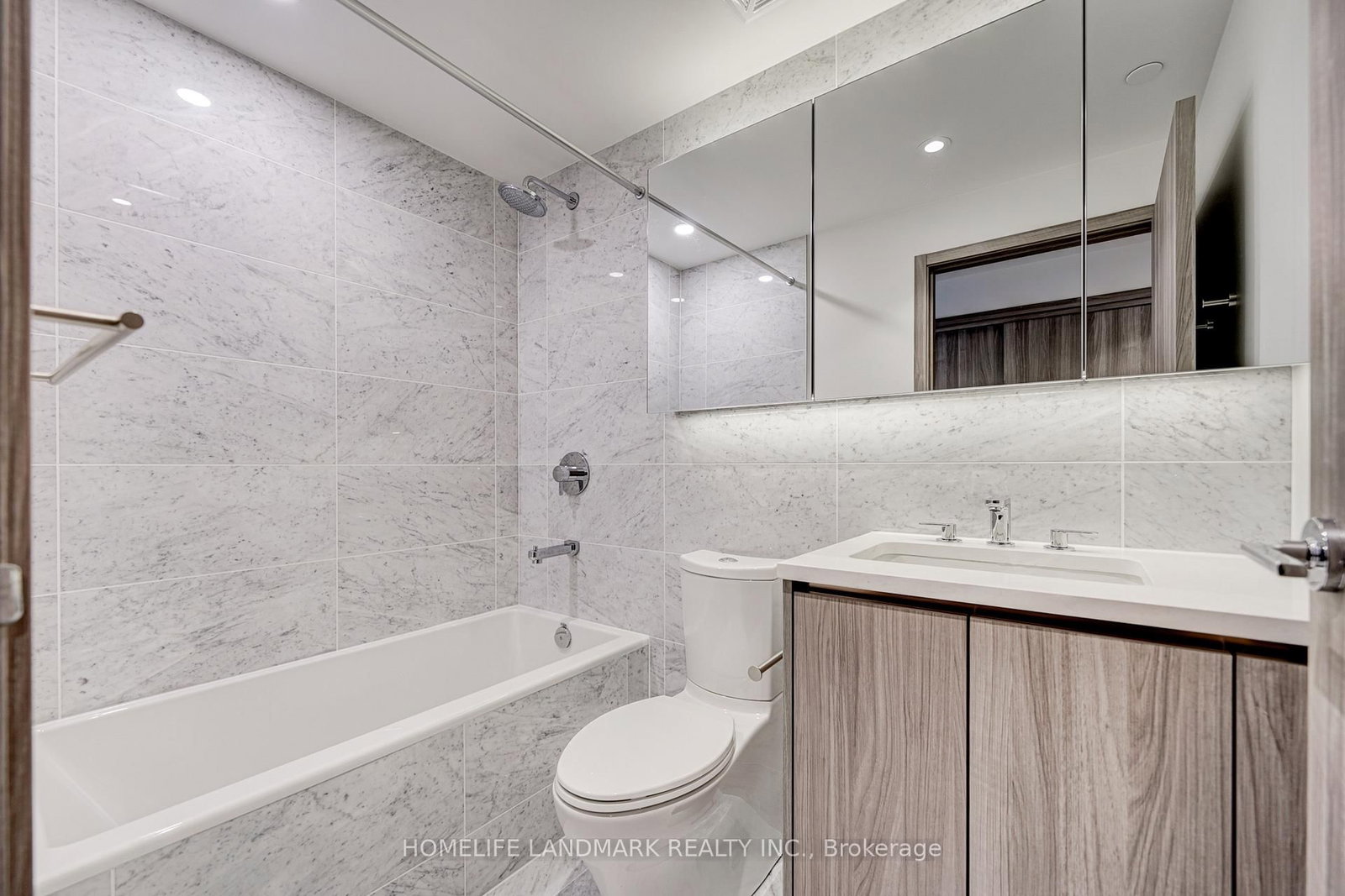 95 Mcmahon Drive, Unit 303 - Photo 9