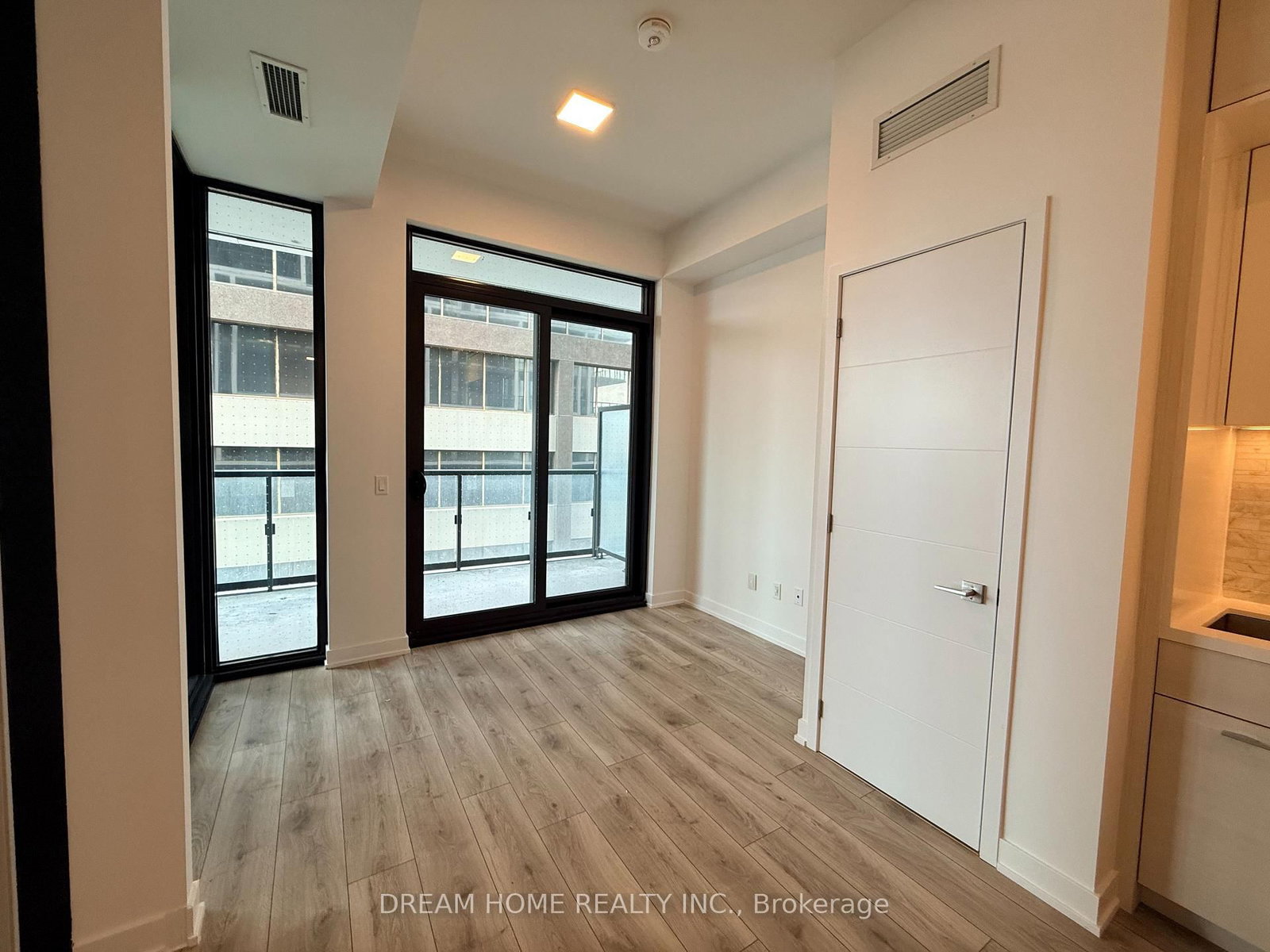 29 Green Trail Court, Unit 206 - Photo 3