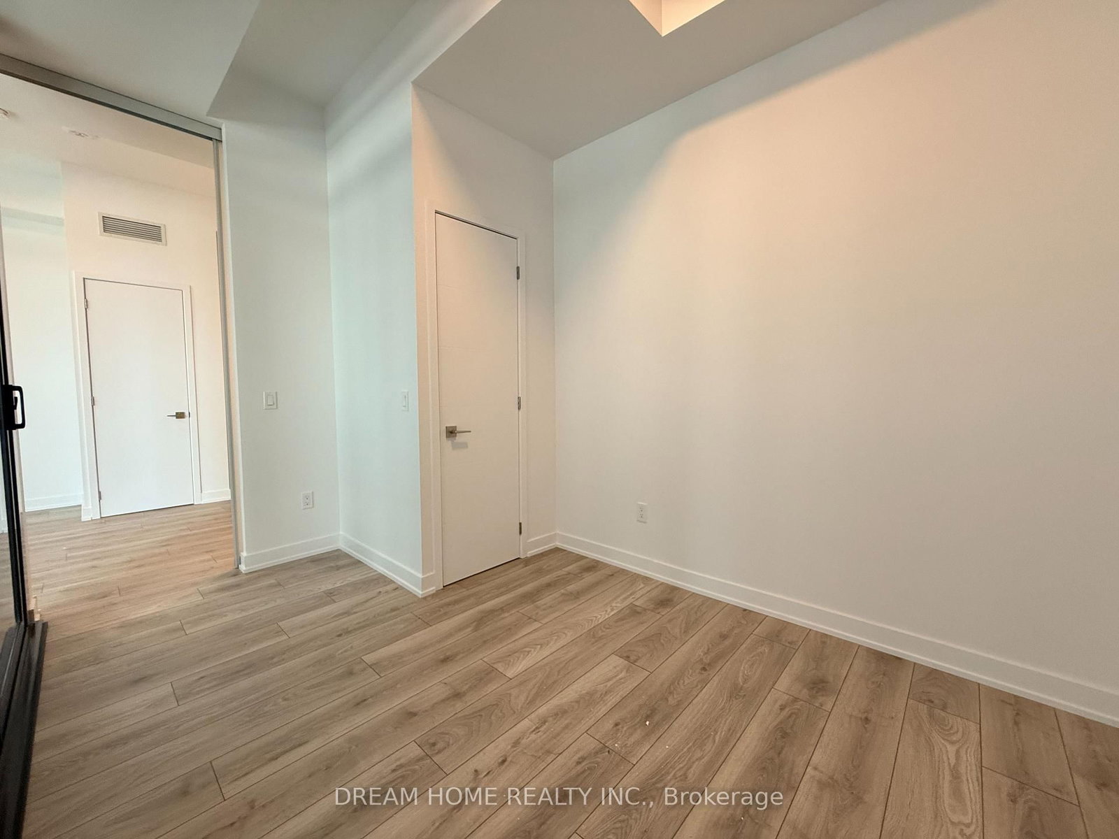 29 Green Trail Court, Unit 206 - Photo 8