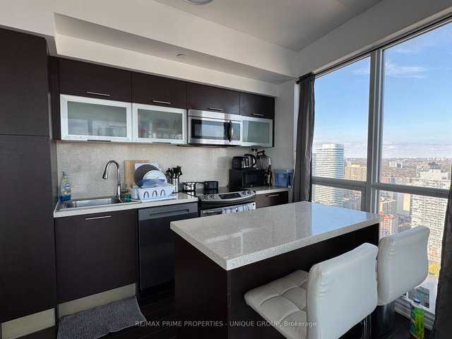 3807 - 386 Yonge Street