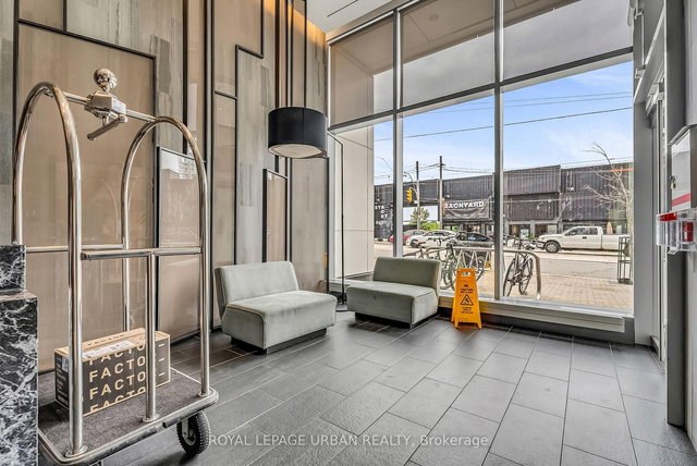 611 - 27 Bathurst Street