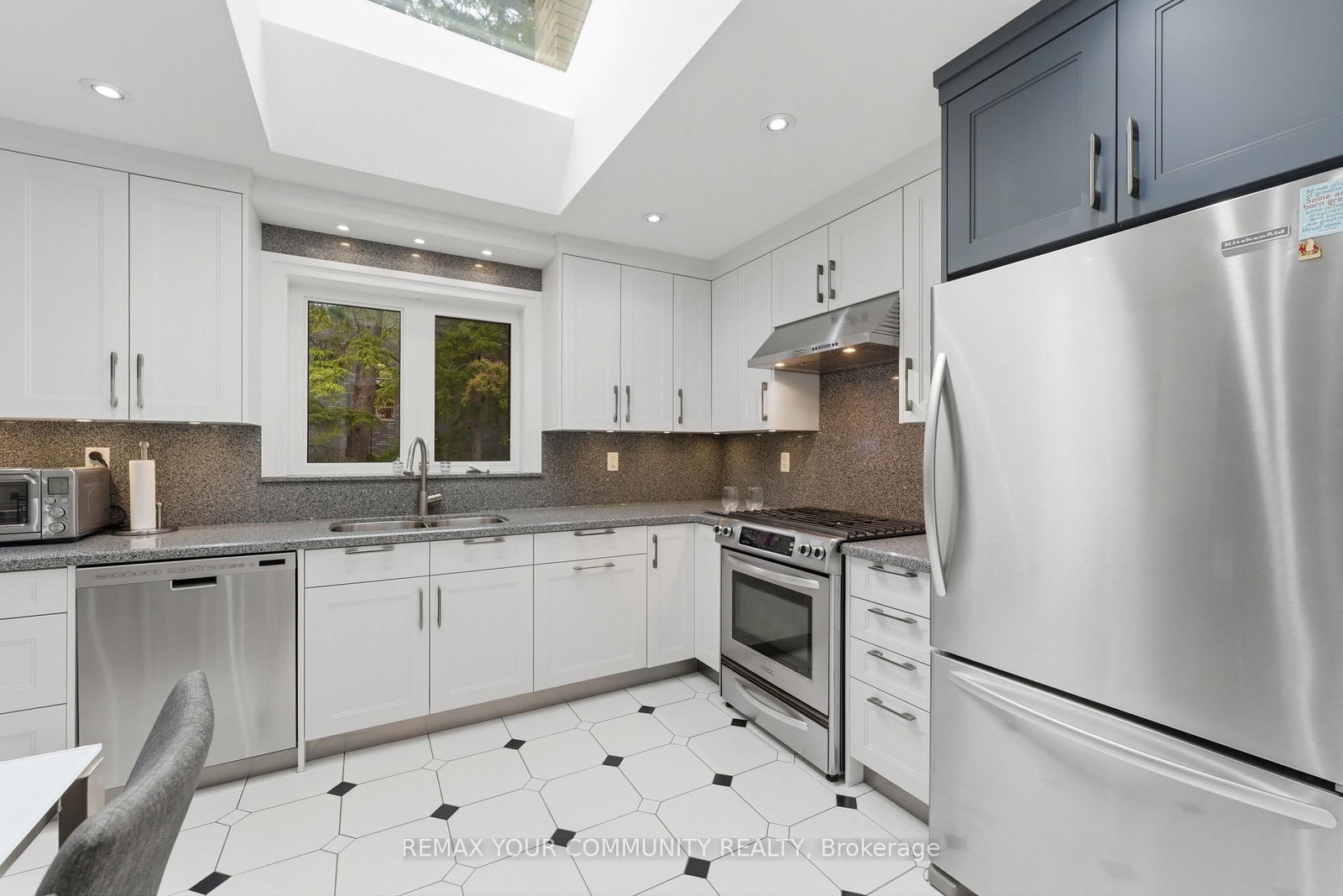 22 Marathon Crescent - Photo 13