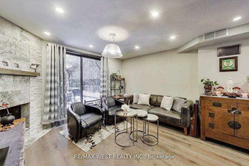 21 Dundonald St, Toronto, M4Y 1K3 | Image 3