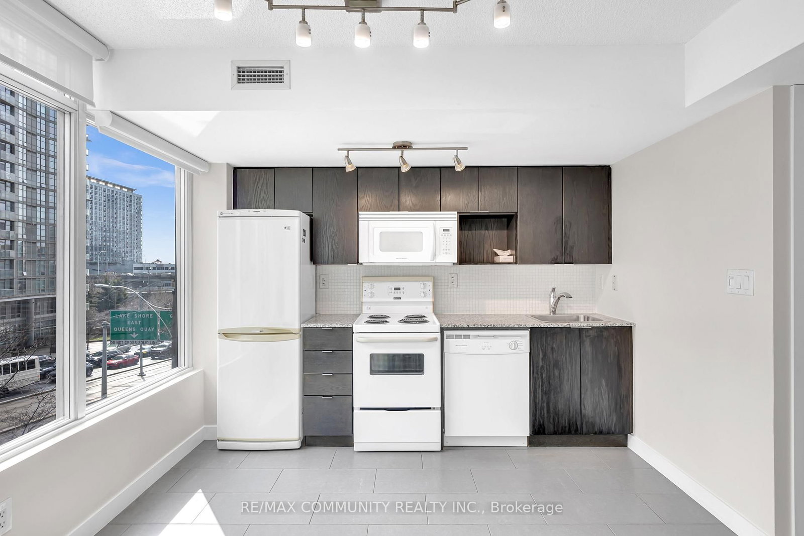 15 Brunel Court, Unit 321 - Photo 8