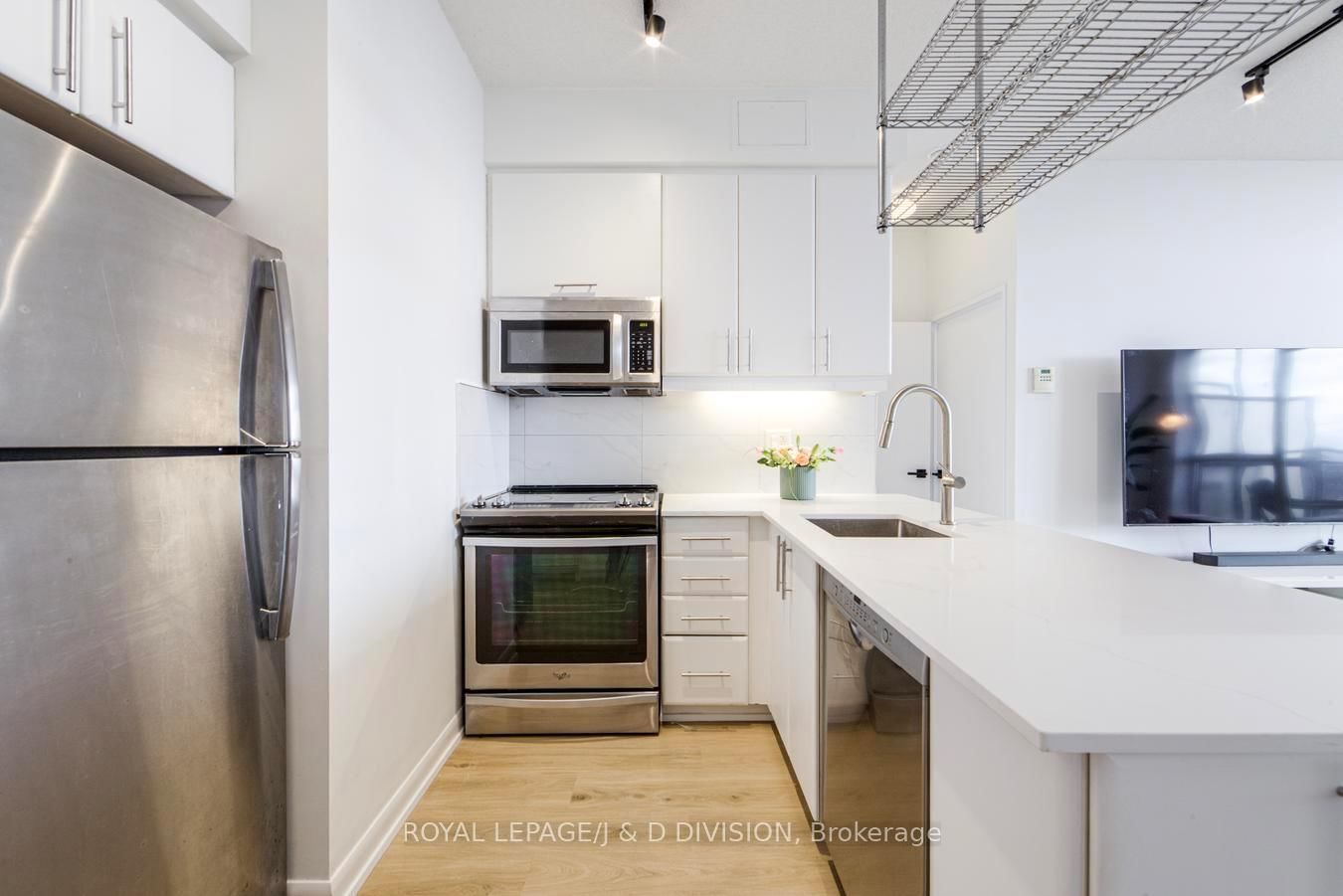 33 Sheppard Avenue E, Unit 3100 - Photo 2