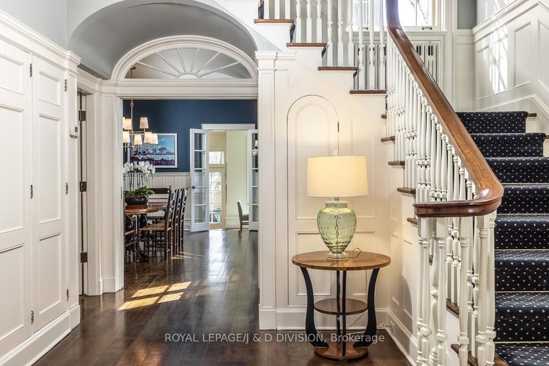 17 Parkwood Ave, Toronto, M4V 2W9 | Image 2