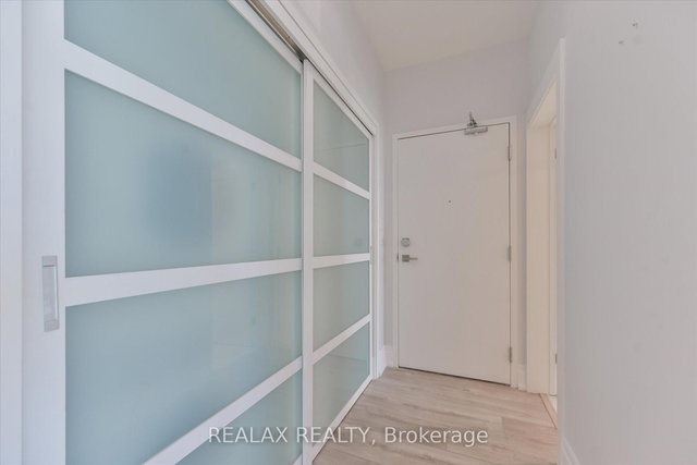 4007 - 12 York Street