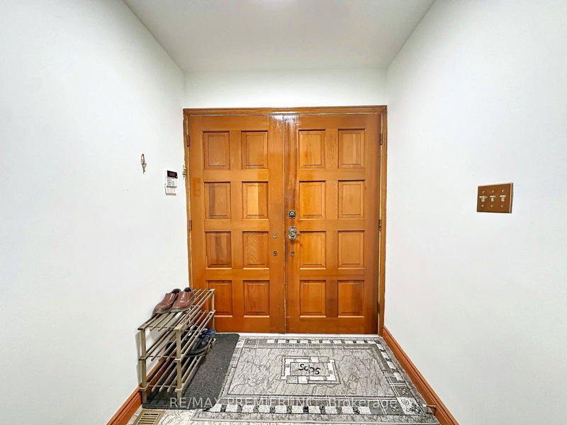 Main - 56 Fairchild Ave, Toronto, M2M 1T7 | Image 2