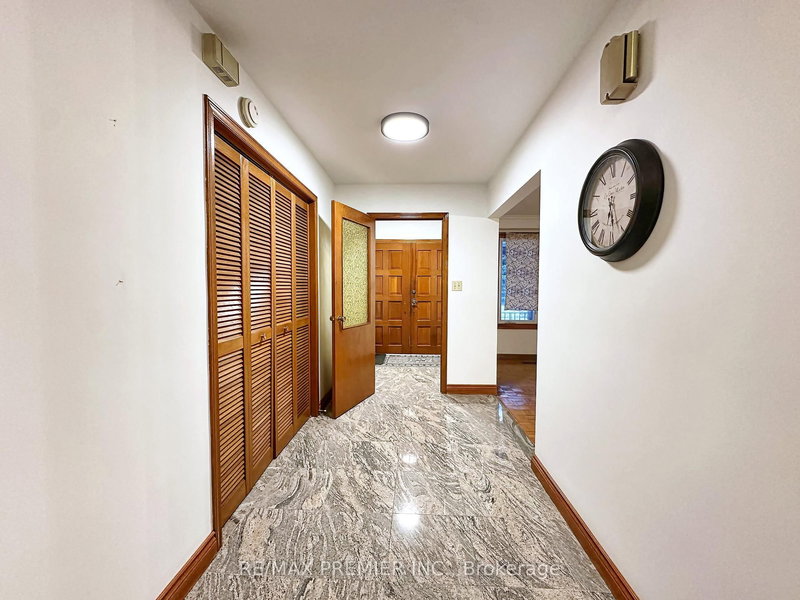 Main - 56 Fairchild Ave, Toronto, M2M 1T7 | Image 3