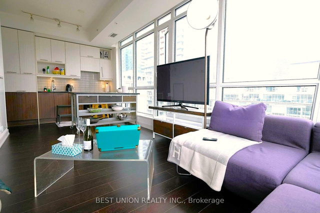 1407 - 199 Richmond Street W