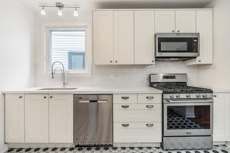 250 Roxton Rd, Toronto, M6G 3P9 | Image 3