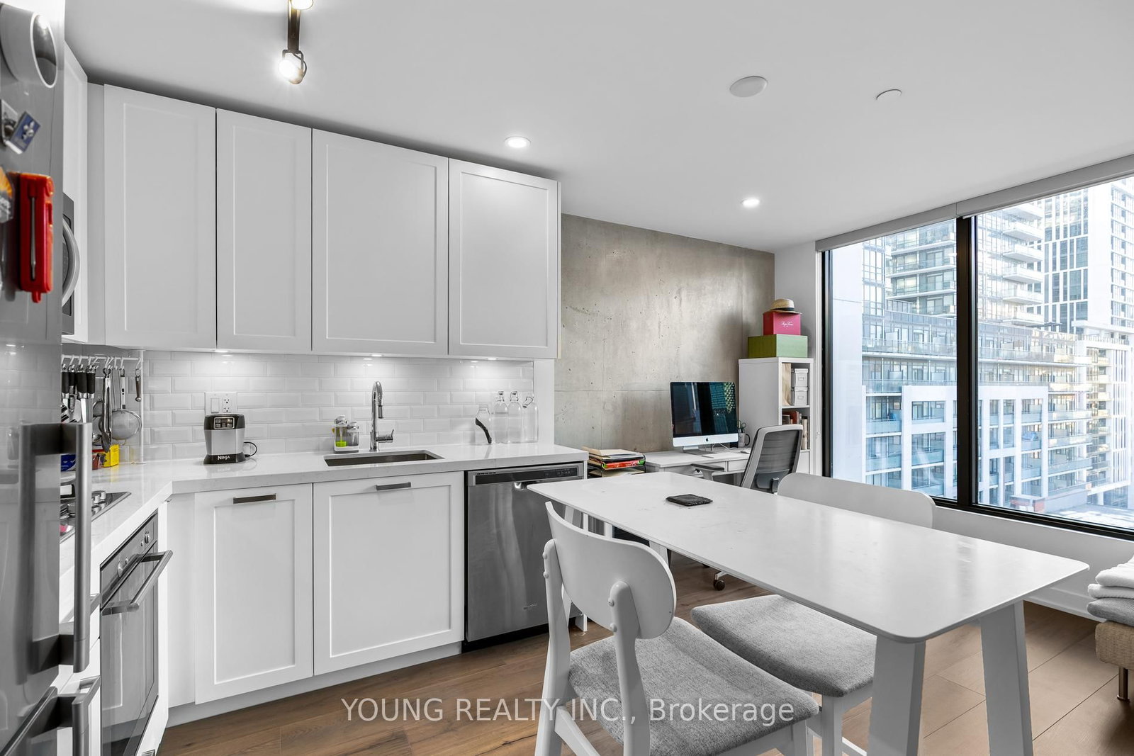 55 Ontario Street, Unit 715 - Photo 4