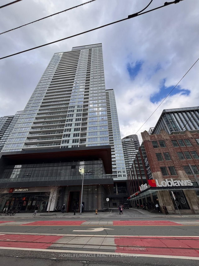 712 - 19 Bathurst Street