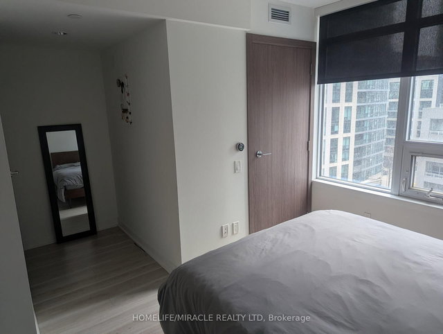 712 - 19 Bathurst Street