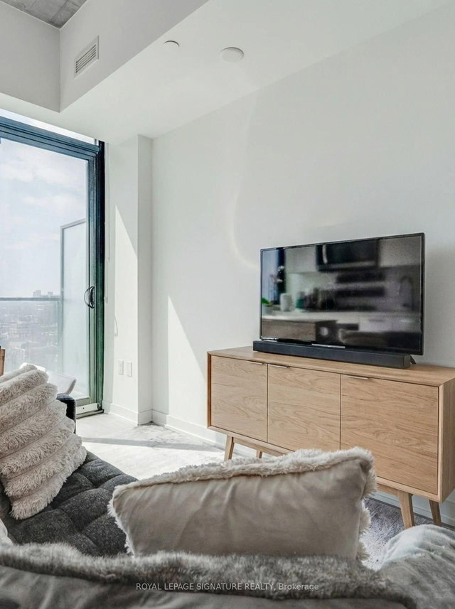 1714 - 195 Mccaul Street