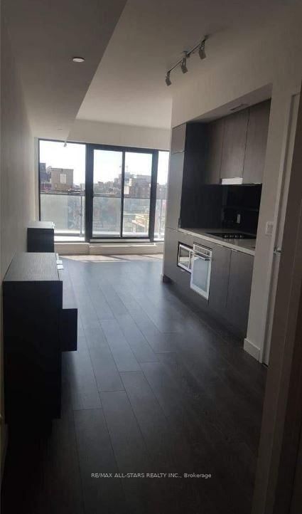 502 - 215 Queen Street W