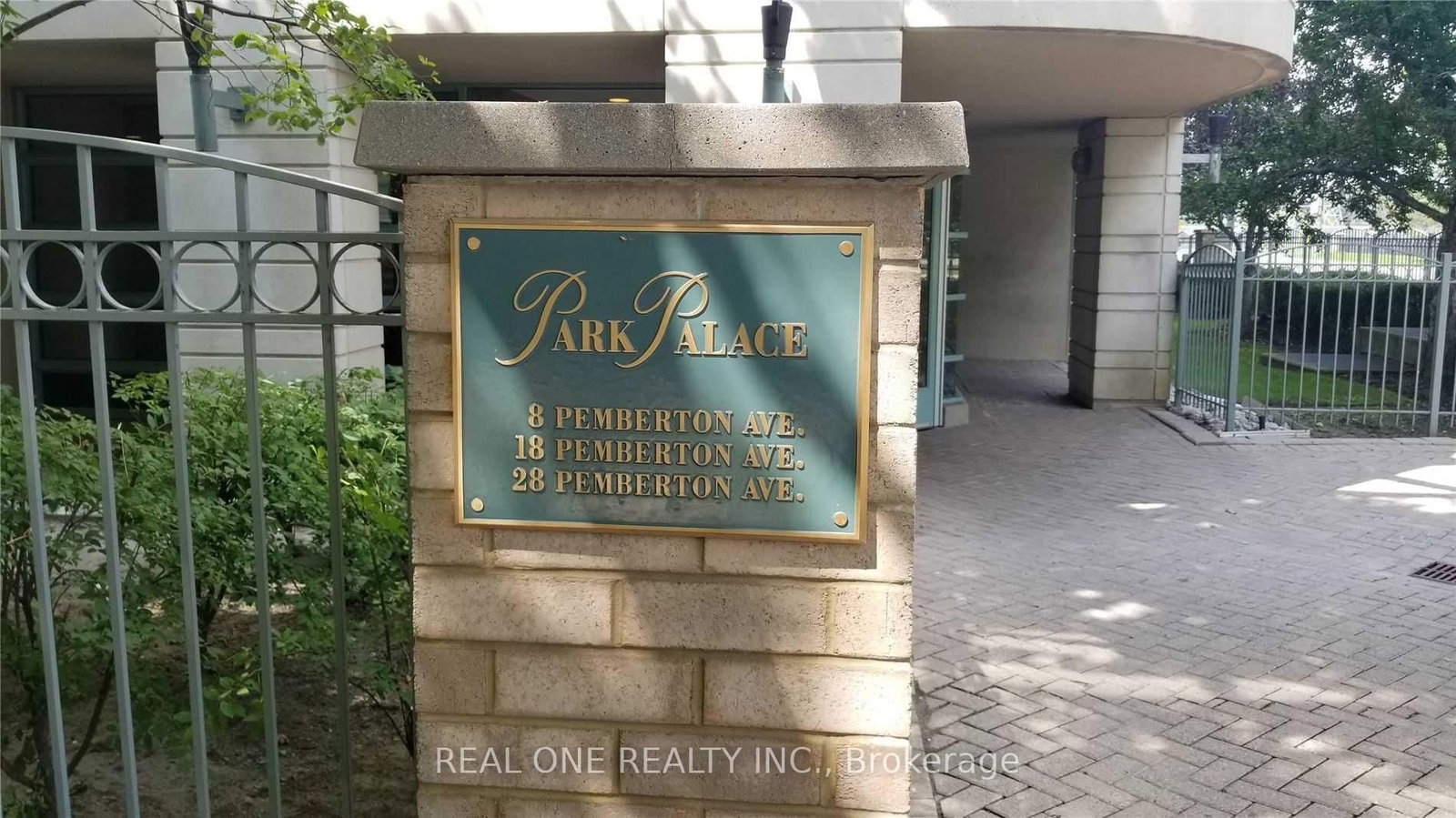 8 Pemberton Avenue, Unit Uph06 - Photo 4