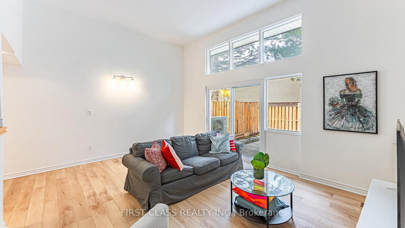 102 Jenny Wrenway Way, Toronto, M2H 2Z2 | Image 2