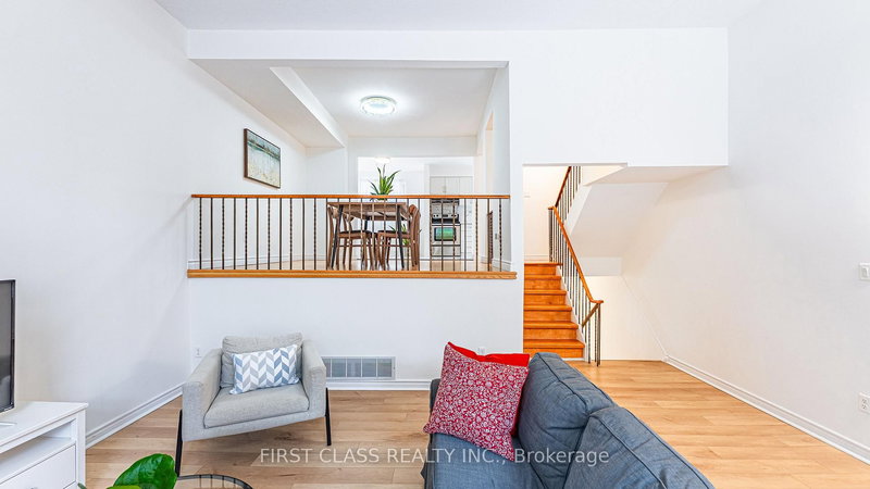 102 Jenny Wrenway Way, Toronto, M2H 2Z2 | Image 3