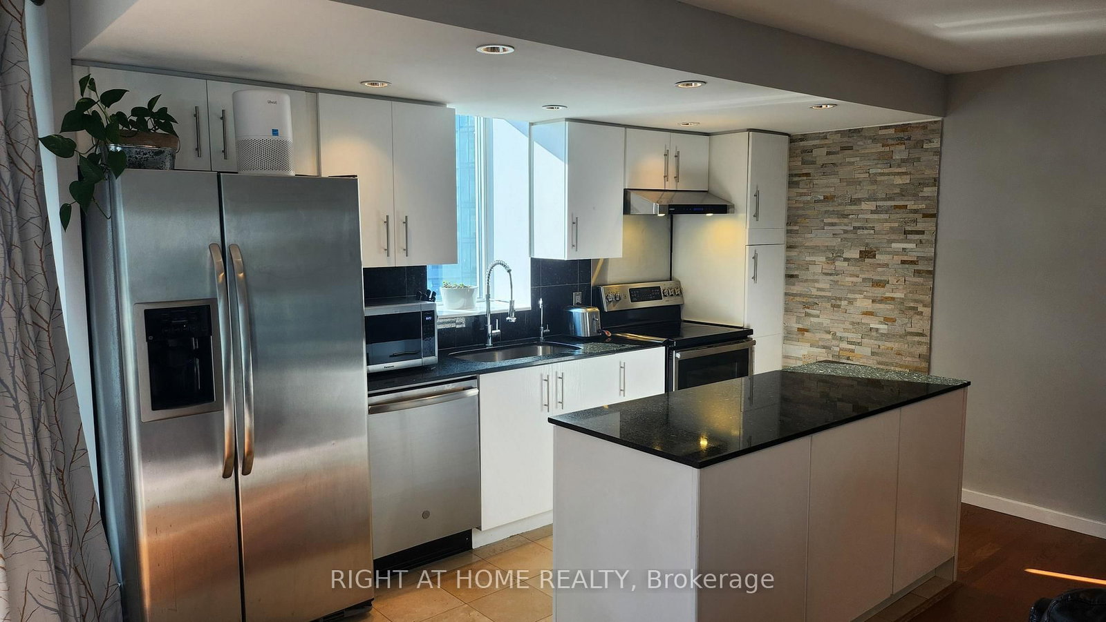 Condo for sale at 1912-8 York Street, Toronto, Ontario, M5J 2Y2 - Waterfront Communities C1 - MLS: C13004738