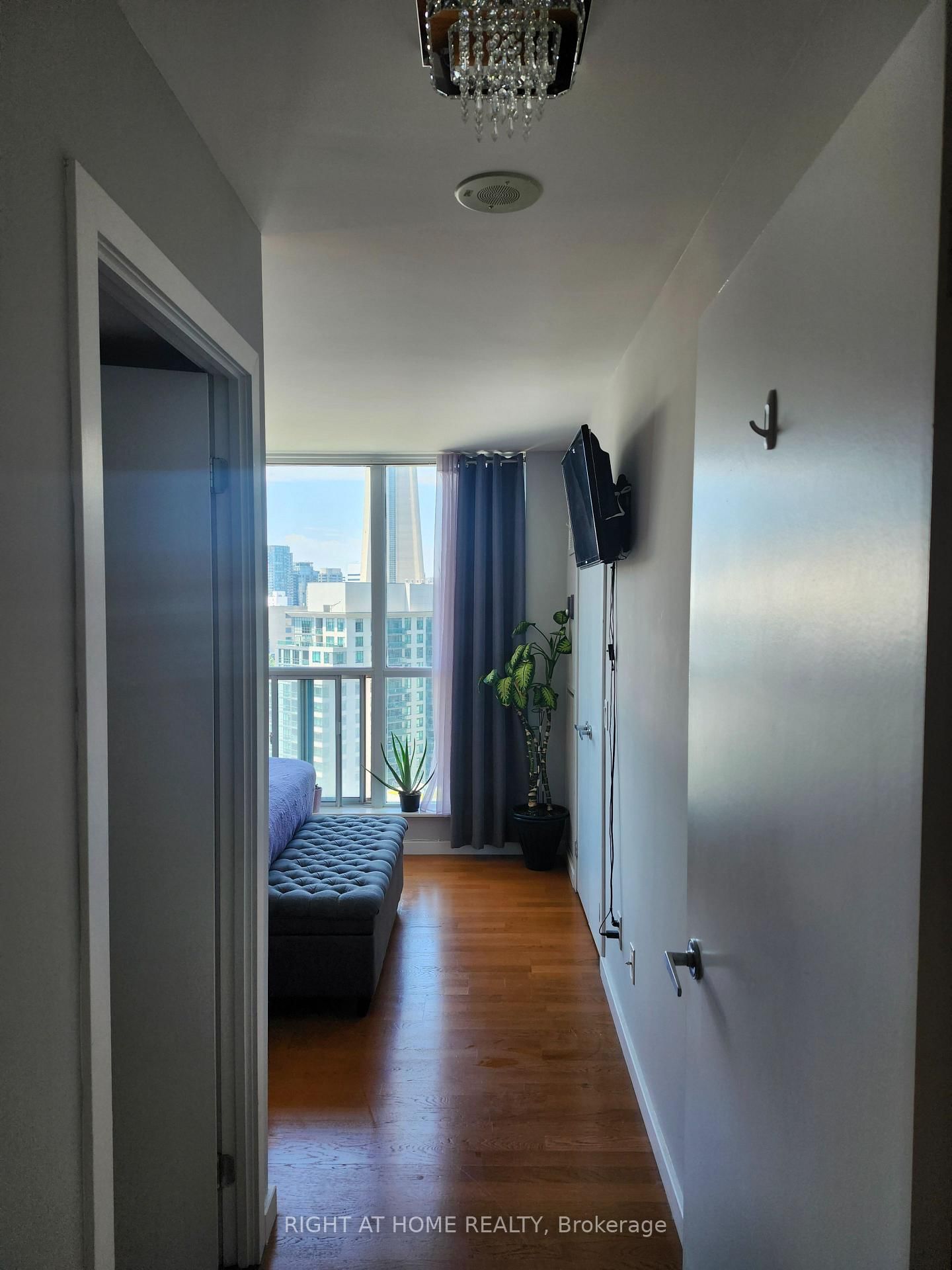 Condo for sale at 1912-8 York Street, Toronto, Ontario, M5J 2Y2 - Waterfront Communities C1 - MLS: C13004738