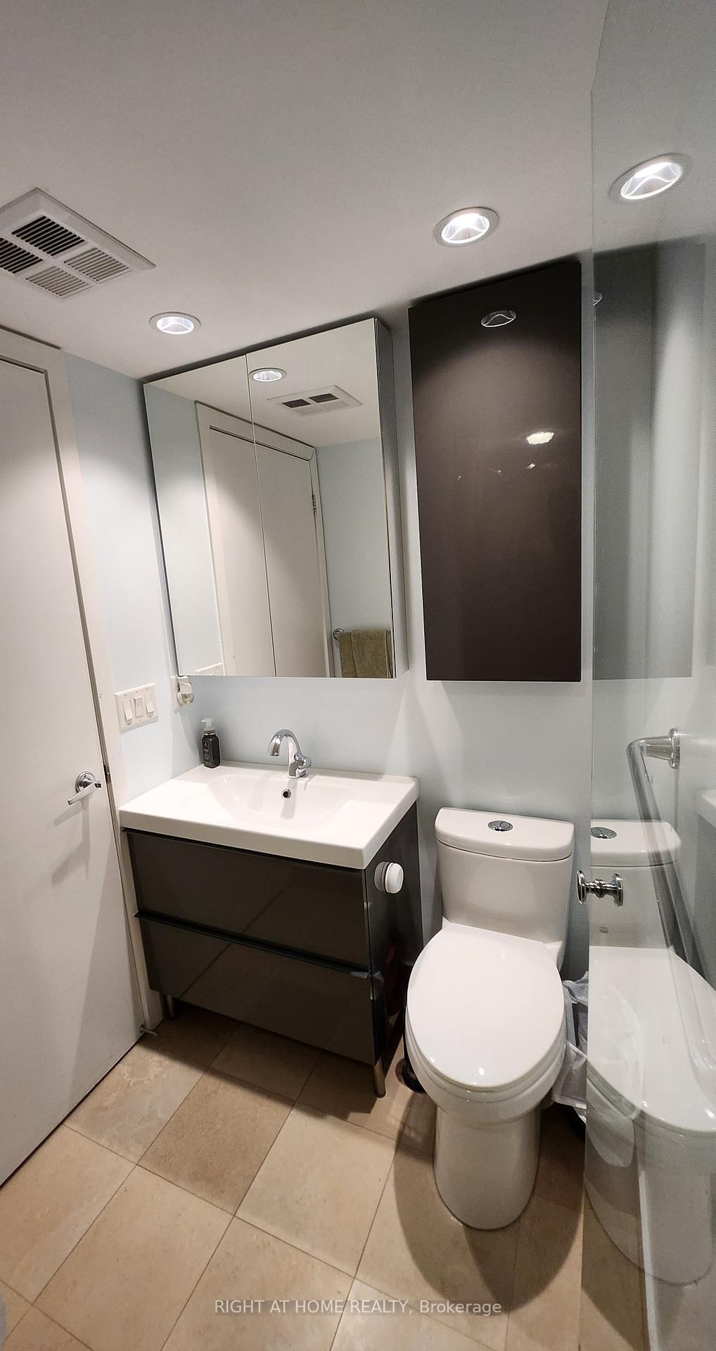 Condo for sale at 1912-8 York Street, Toronto, Ontario, M5J 2Y2 - Waterfront Communities C1 - MLS: C13004738