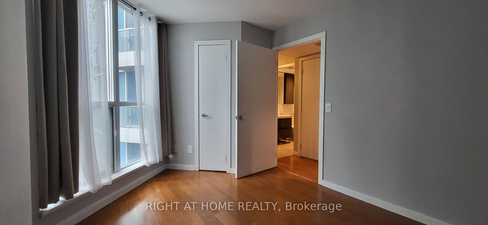 8 York Street, Unit 1912 - Photo 33