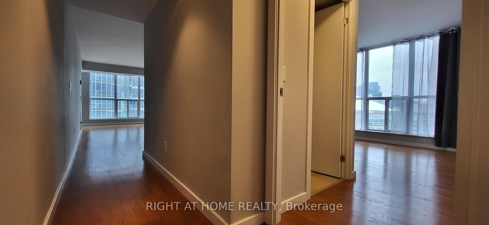 Condo for sale at 1912-8 York Street, Toronto, Ontario, M5J 2Y2 - Waterfront Communities C1 - MLS: C13004738