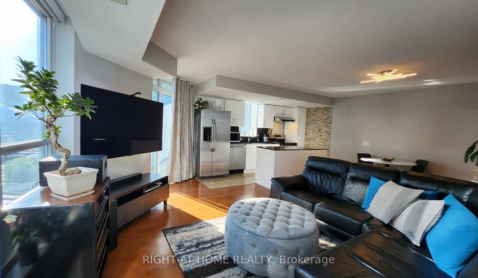 Condo for sale at 1912-8 York Street, Toronto, Ontario, M5J 2Y2 - Waterfront Communities C1 - MLS: C13004738