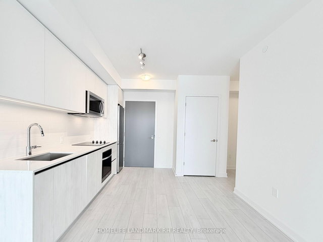 810 - 5858 Yonge Street