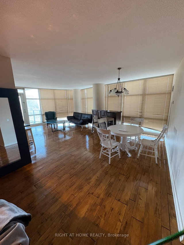 512 - 35 Mariner Terrace