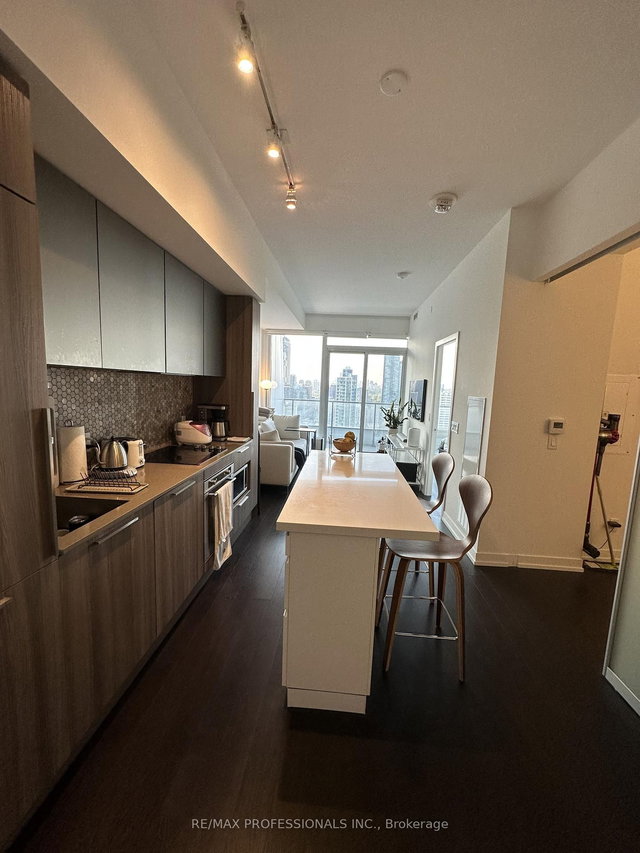 3511 - 85 Wood Street