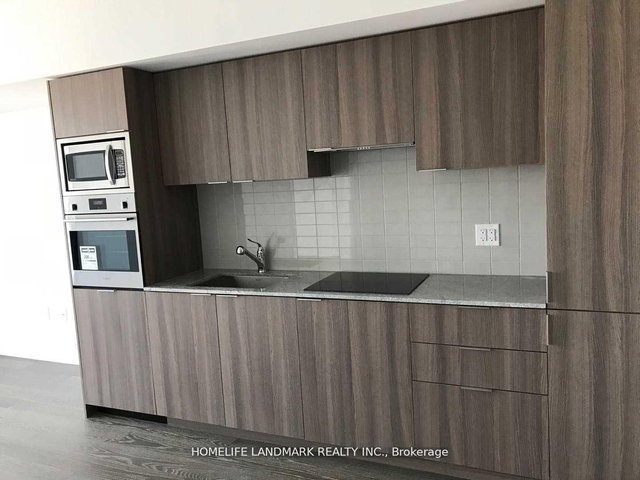 4409 - 11 Wellesley Street