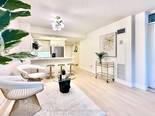 521 - 15 Northtown Way