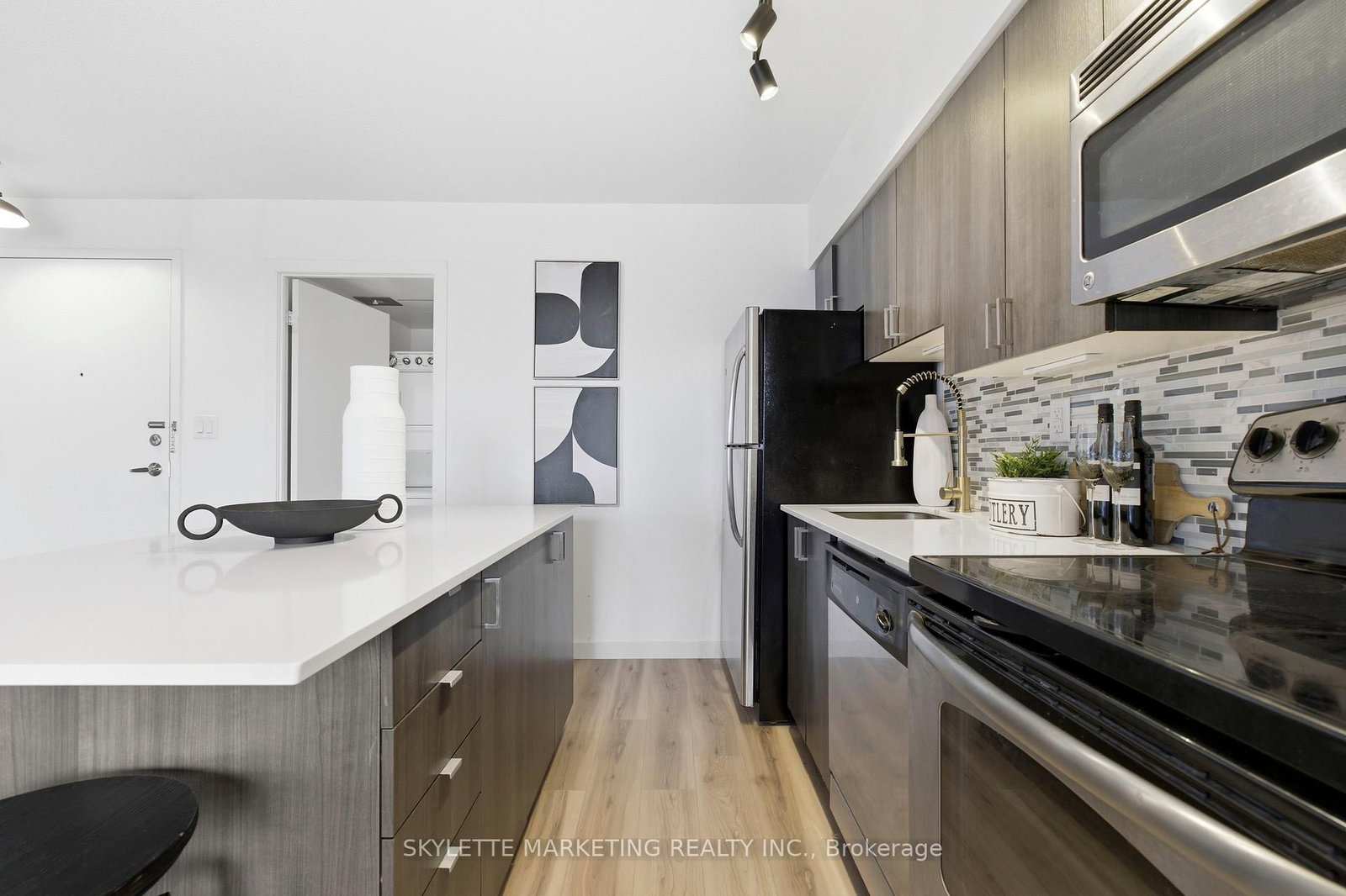 801 Sheppard Avenue W, Unit 701 - Photo 6
