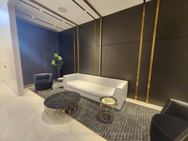 2807 - 319 Jarvis Street