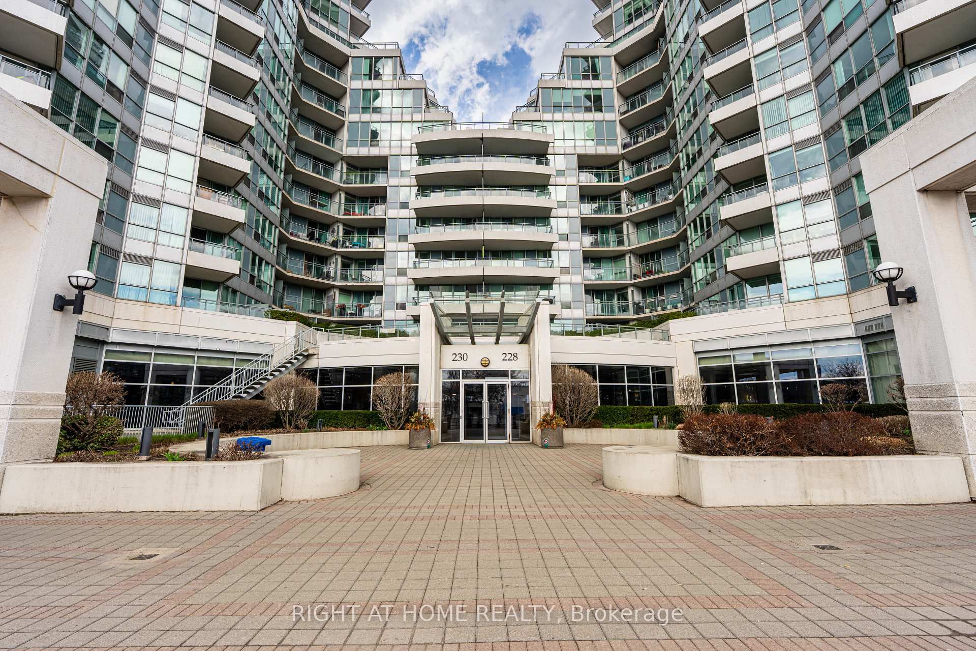 230 Queens Quay W, Unit 918