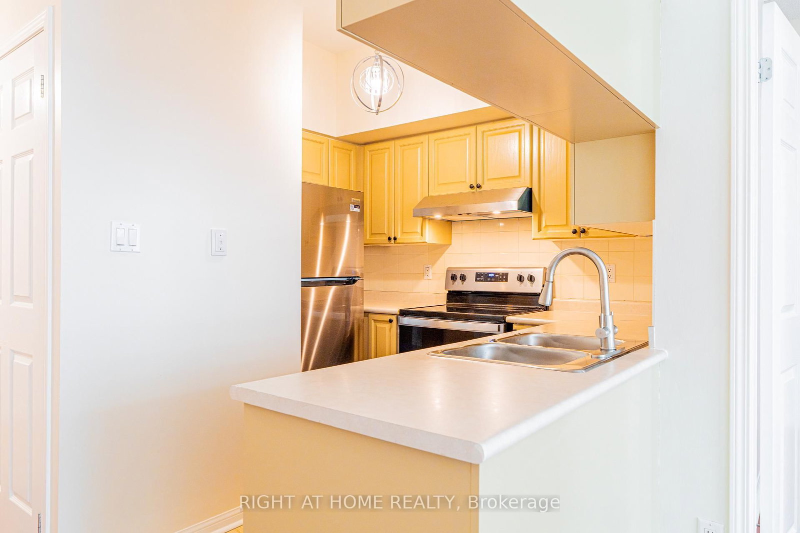 Condo for sale at 918-230 Queens Quay, Toronto, Ontario, M5J 2Y7 - Waterfront Communities C1 - MLS: C13005170