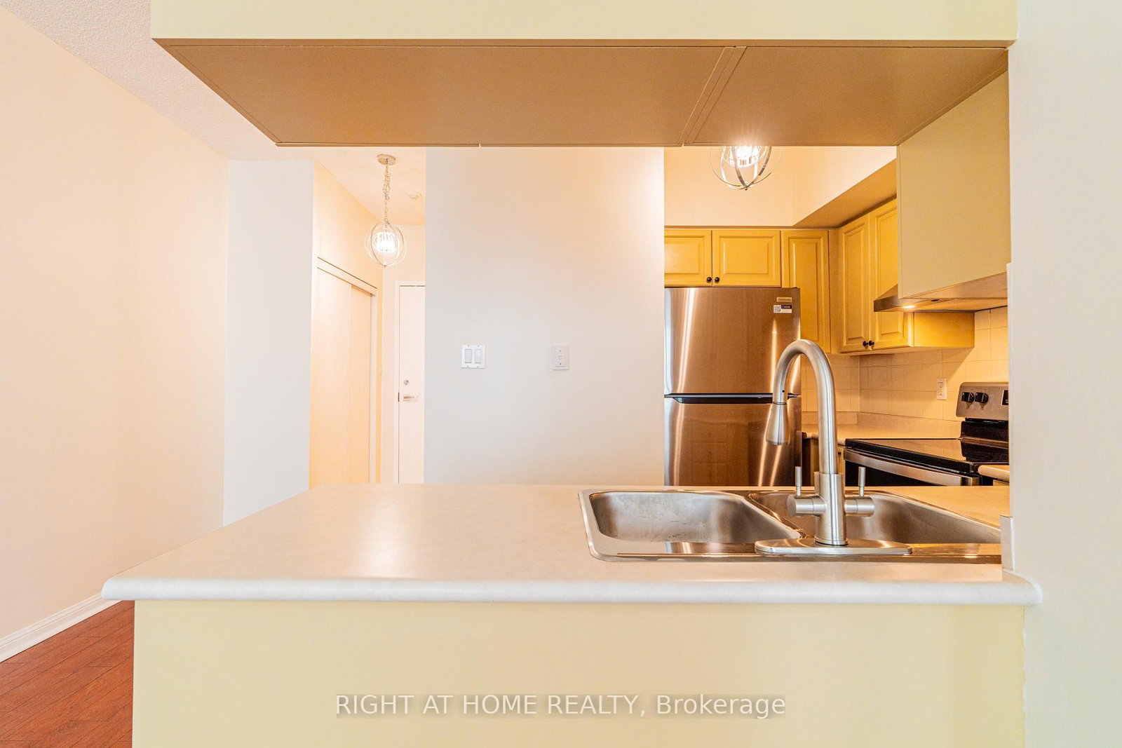 Condo for sale at 918-230 Queens Quay, Toronto, Ontario, M5J 2Y7 - Waterfront Communities C1 - MLS: C13005170