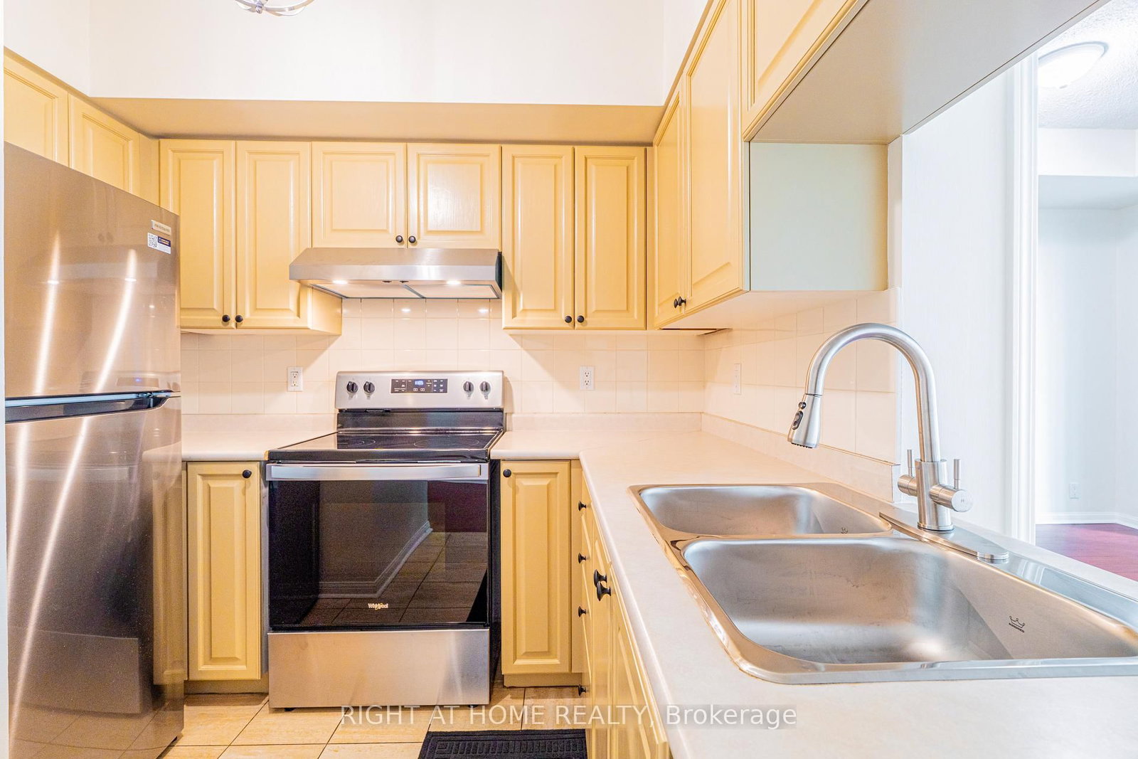 Condo for sale at 918-230 Queens Quay, Toronto, Ontario, M5J 2Y7 - Waterfront Communities C1 - MLS: C13005170