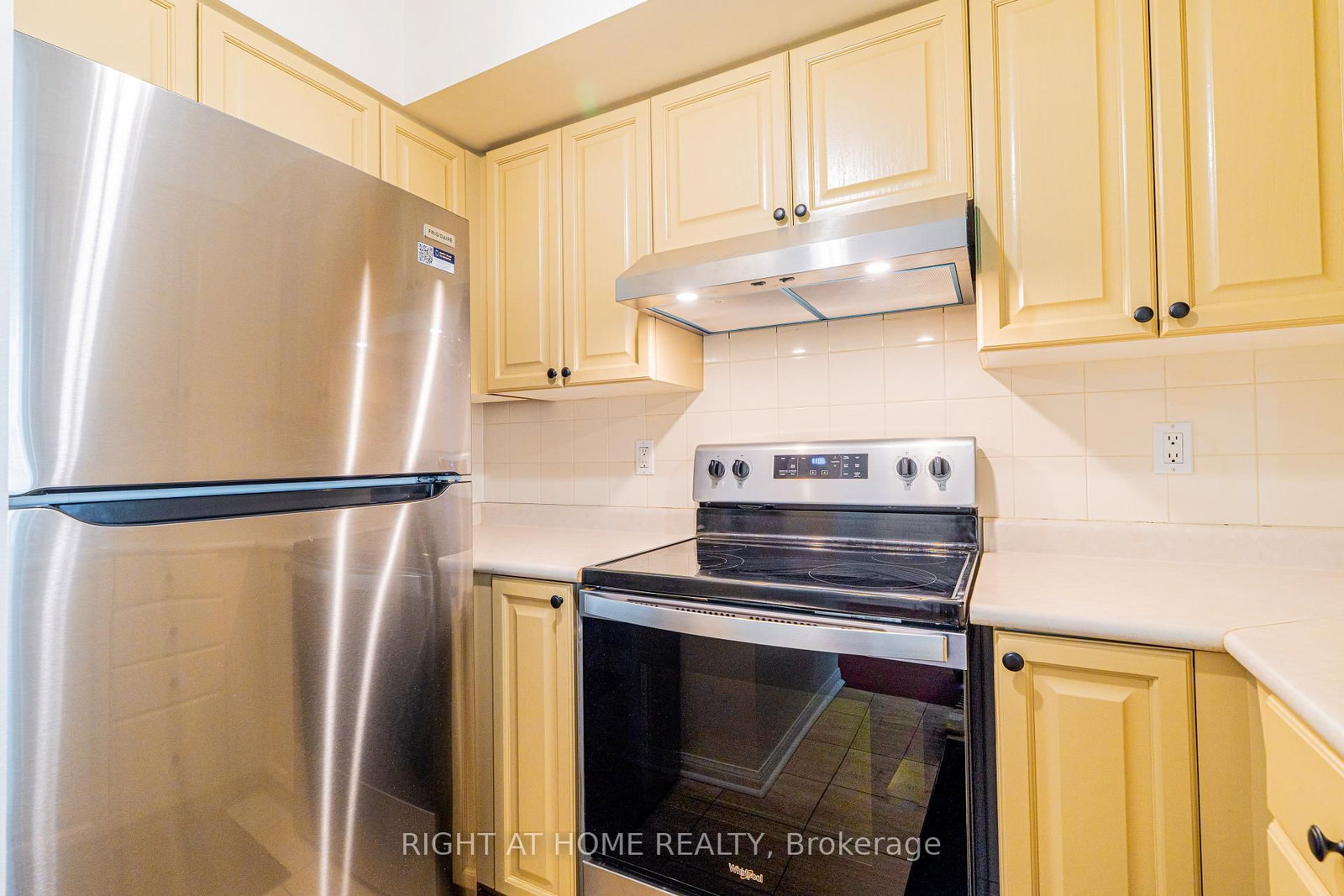 Condo for sale at 918-230 Queens Quay, Toronto, Ontario, M5J 2Y7 - Waterfront Communities C1 - MLS: C13005170