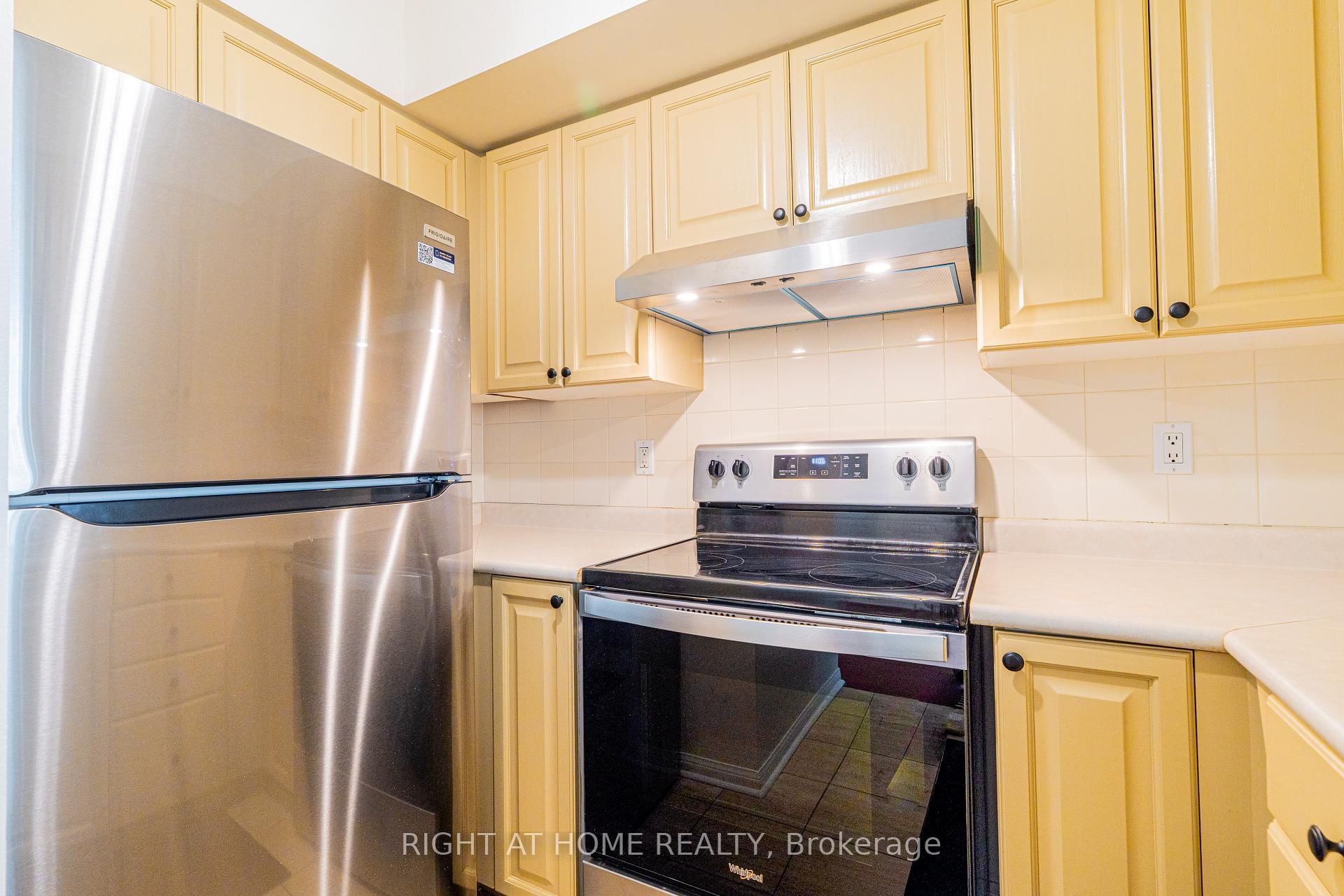 230 Queens Quay W, Unit 918