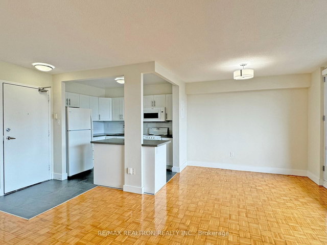 2010 - 666 Spadina Avenue