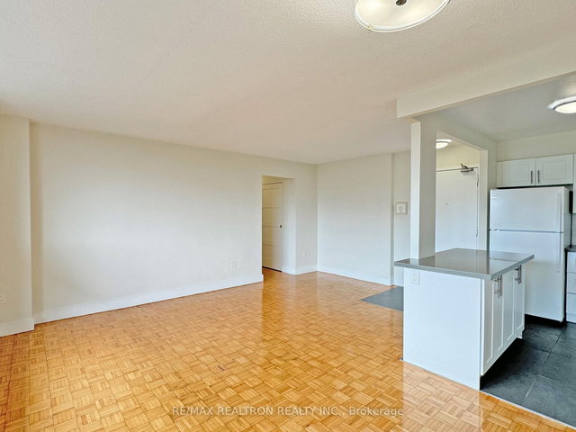 2010 - 666 Spadina Avenue